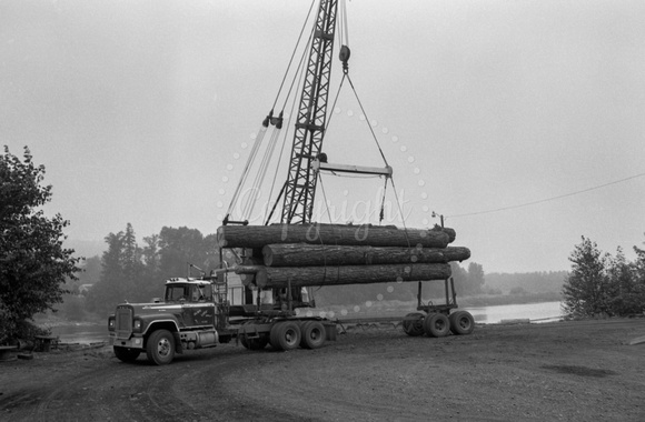 Oregon City Log Crane
